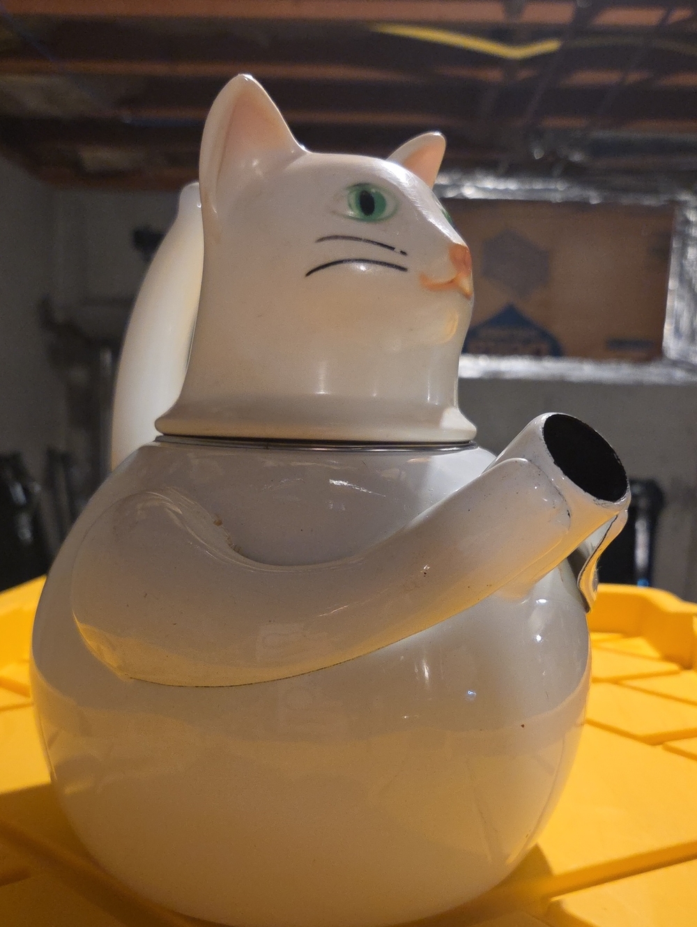 Vintage- White Cat-Shaped Ceramic Teapot